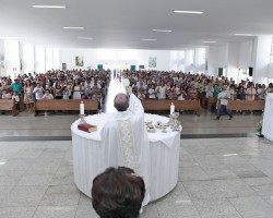 Abril - Igreja Nossa Senhora da Paz - BH/MG